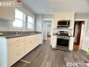 17 Laurel St, Unit 1 in Watertown, MA - Building Photo - Building Photo