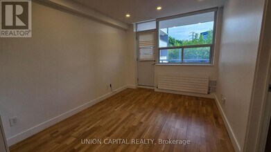 407-230-230 Oak St in Toronto, ON - Building Photo - Building Photo