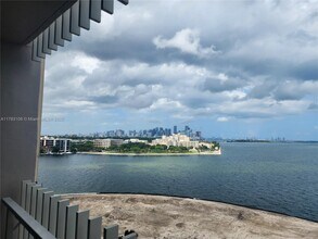 3 Grove Isle Dr, Unit C1003 in Miami, FL - Foto de edificio - Building Photo