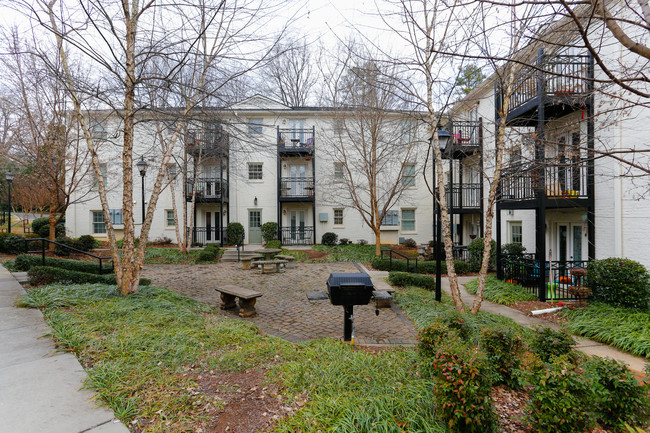 Selwyn Commons Condominiums in Charlotte, NC - Building Photo - Building Photo