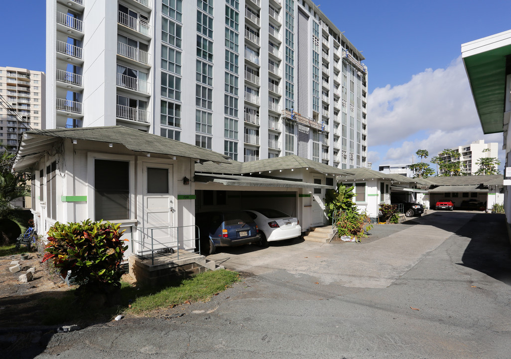 720 Kamoku St in Honolulu, HI - Building Photo