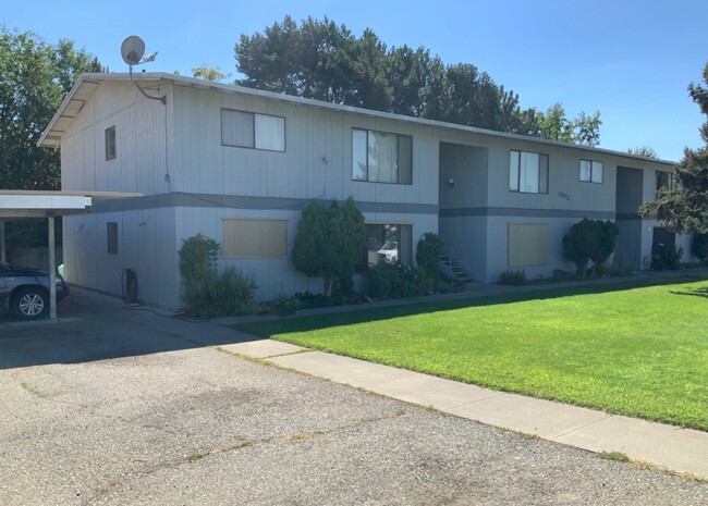 2360 Hood Ave in Richland, WA - Foto de edificio - Building Photo