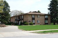 Cedar Manor Apartments in Bloomington, MN - Foto de edificio - Building Photo