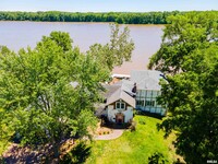 905 1st St in Camanche, IA - Foto de edificio - Building Photo