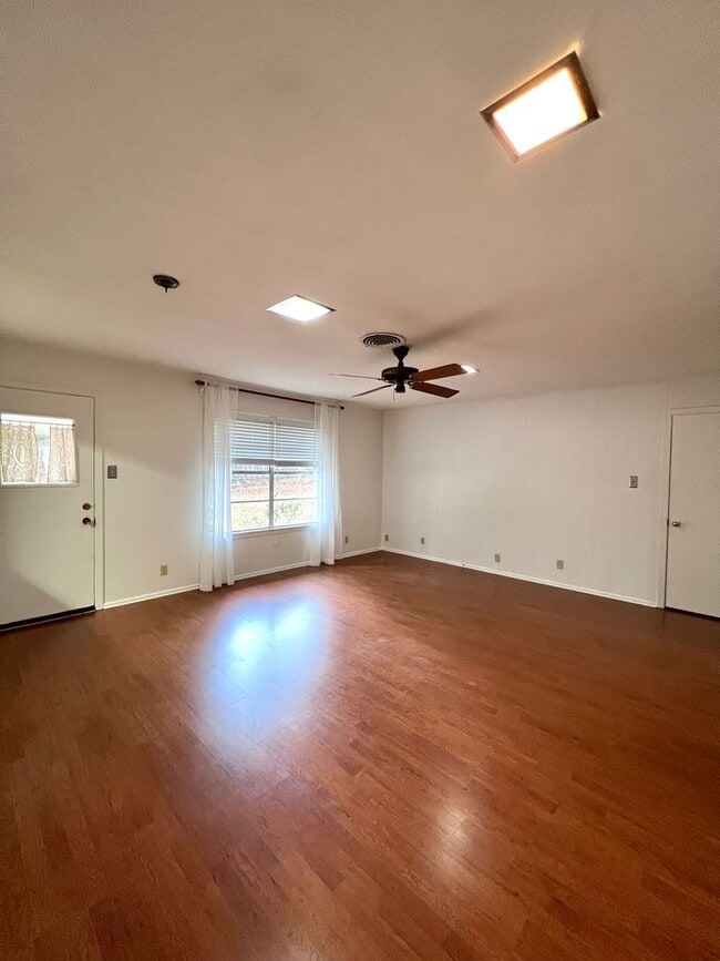 604 Mockingbird Ln in Kerrville, TX - Building Photo - Building Photo