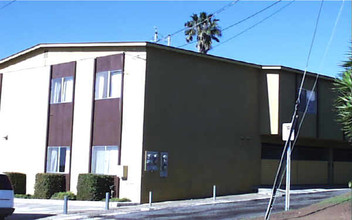 2132 Willow Ave in Oceanside, CA - Building Photo - Building Photo