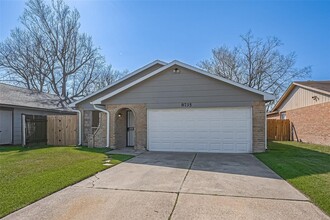 8735 Valley Flag Dr in Houston, TX - Foto de edificio - Building Photo