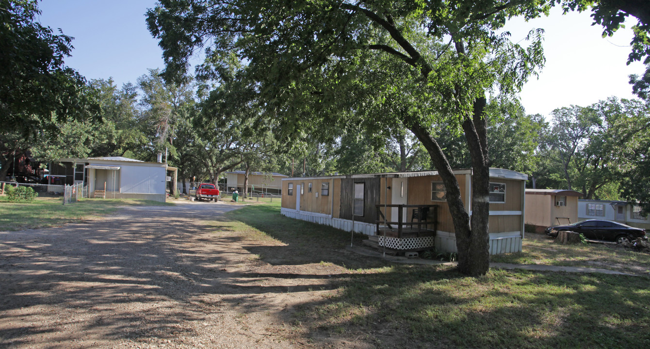 2105 Rustling Elm St in Burleson, TX - Building Photo