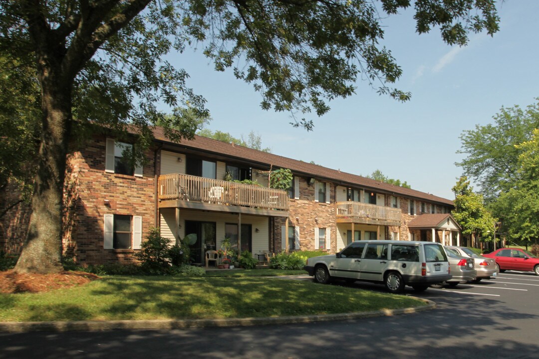 Chenoweth Woods 62+ in Louisville, KY - Building Photo