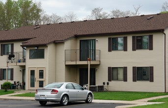 Pine Apartments in Ottawa, IL - Building Photo - Building Photo