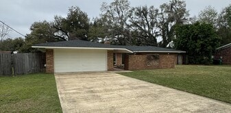 1932 Shady Oaks Dr in Tallahassee, FL - Building Photo