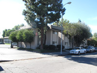 Sherman Way Biltmore in Reseda, CA - Foto de edificio - Building Photo