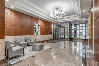 The Seasons Apartments in Bethesda, MD - Foto de edificio - Lobby