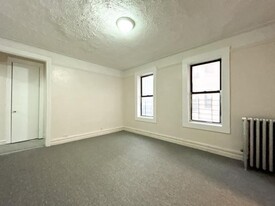 2507 Cruger Ave in Bronx, NY - Building Photo