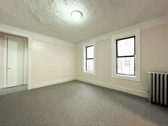 2507 Cruger Ave in Bronx, NY - Building Photo