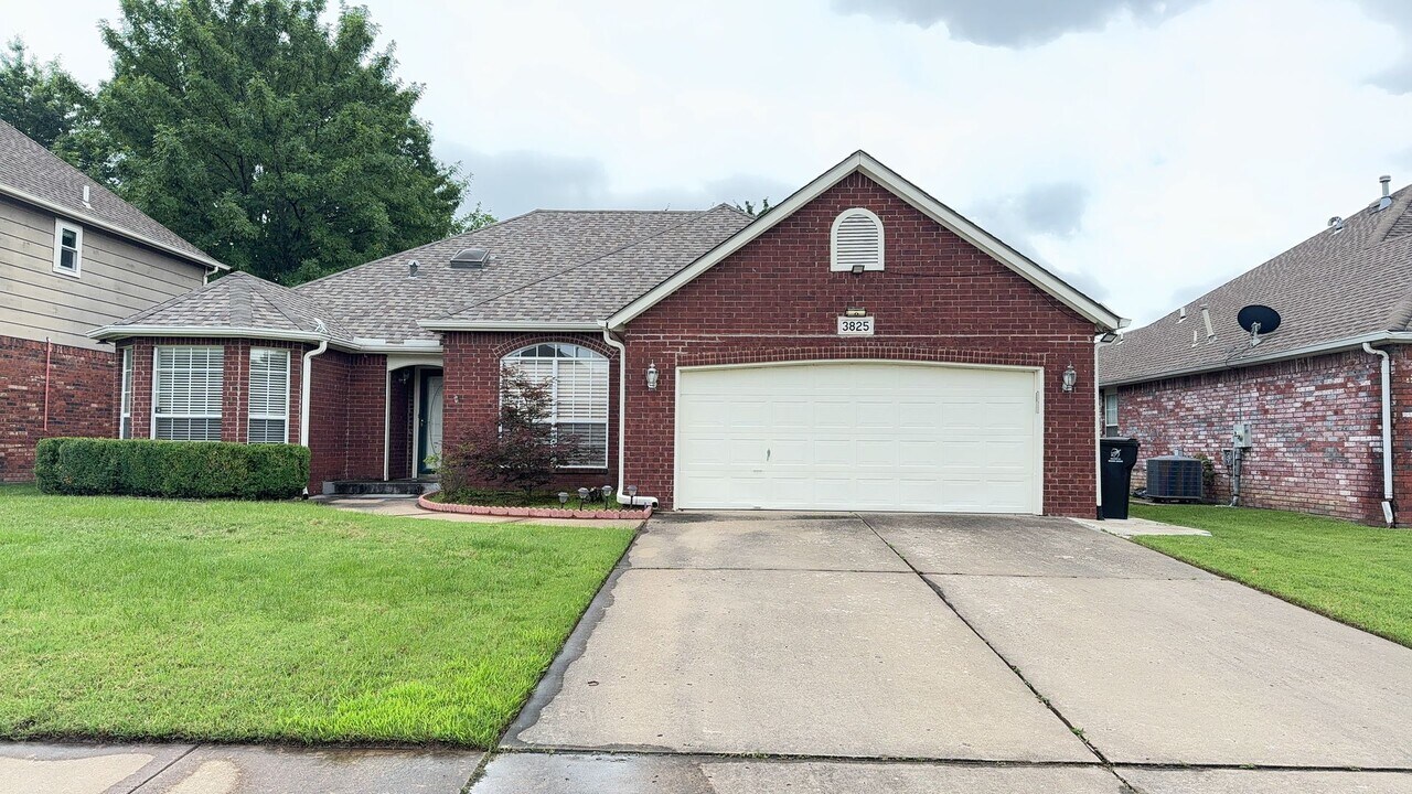 3825 W El Paso St S in Broken Arrow, OK - Building Photo