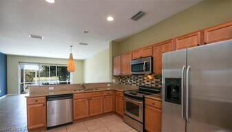 16097 Ravina Way in Naples, FL - Building Photo