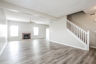 3055 Harvest Grove Ln in Bargersville, IN - Foto de edificio - Building Photo