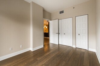 795 Chem. du Bord-du-Lac-Lakeshore in Dorval, QC - Building Photo - Building Photo