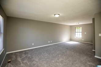 2392 Zinnia Dr in Hueytown, AL - Foto de edificio - Building Photo