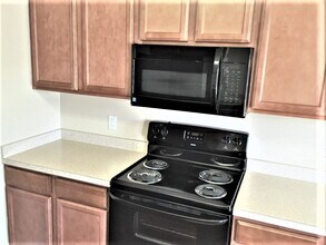 8 Sandy Point Way in Port Wentworth, GA - Building Photo - Building Photo