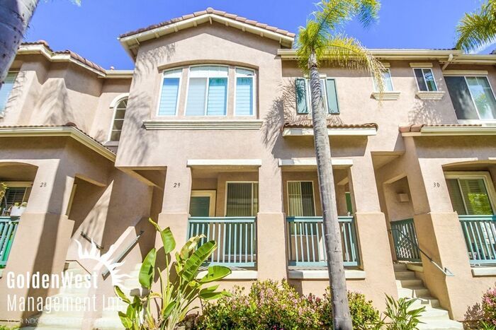 974 Camino De La Reina in San Diego, CA - Foto de edificio