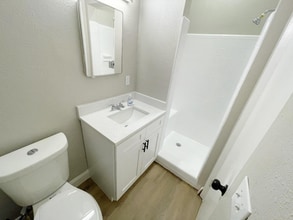 321 E 4th St in Chuluota, FL - Foto de edificio - Building Photo