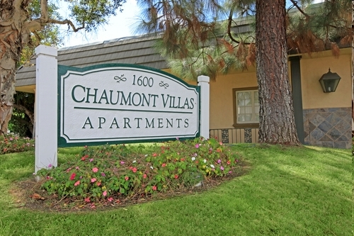 Chaumont Villas Apartments in Anaheim, CA - Foto de edificio - Building Photo