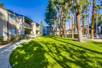 Shasta Lane Apartments in La Mesa, CA - Foto de edificio - Building Photo