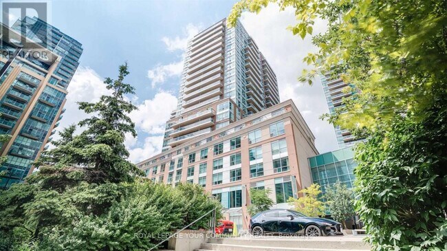 50-450 Lynn Williams St