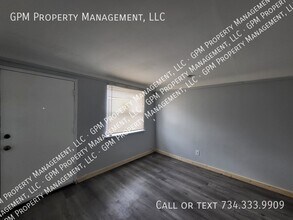 52 W Pleasant St in River Rouge, MI - Building Photo - Building Photo