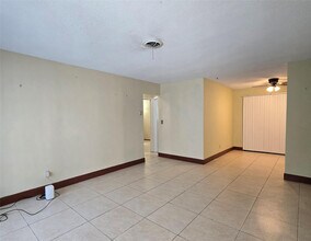 4215 NW 52nd Ave in Lauderdale Lakes, FL - Building Photo - Building Photo