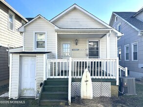 208 15th Ave in Belmar, NJ - Building Photo - Building Photo