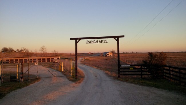 158 Stockmen Ln in Maxwell, TX - Foto de edificio - Building Photo