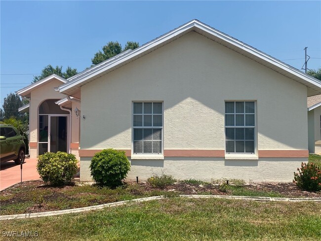 3551 Gloxinia Dr in North Fort Myers, FL - Building Photo - Building Photo
