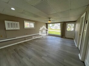 1301 Main St in Elwood, IN - Foto de edificio - Building Photo