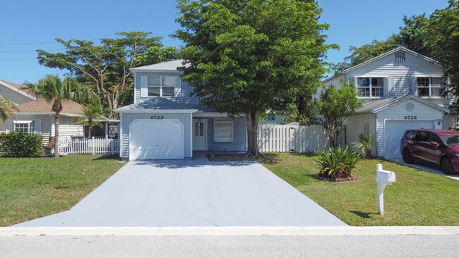 property at 4722 Lakeside Cir