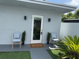 2943 SW 36th Ave in Miami, FL - Building Photo