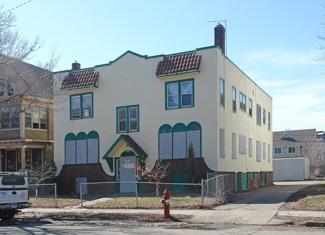 2424 Chicago Ave in Minneapolis, MN - Building Photo - Building Photo