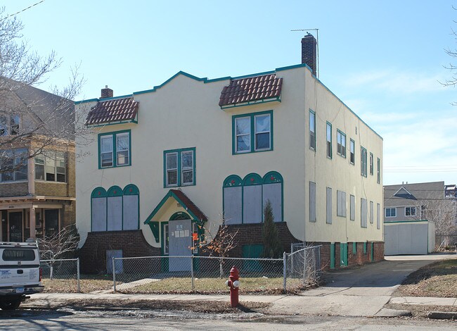 2424 Chicago Ave in Minneapolis, MN - Building Photo - Building Photo