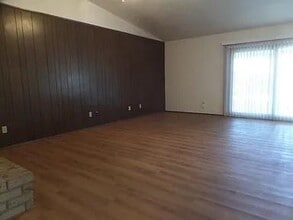 11015 Wallbrook Dr in Dallas, TX - Building Photo - Building Photo