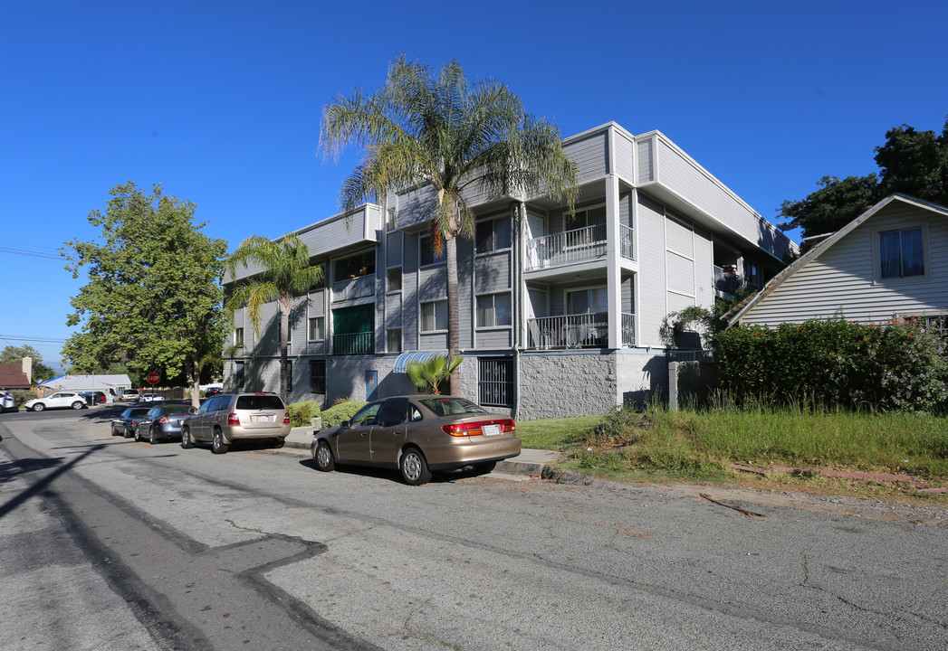 7767 Wyngate St in Tujunga, CA - Foto de edificio