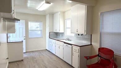 3590 Cedar Ave in Long Beach, CA - Building Photo - Building Photo