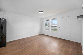 13325 W 12th Ave in Airway Heights, WA - Foto de edificio - Building Photo