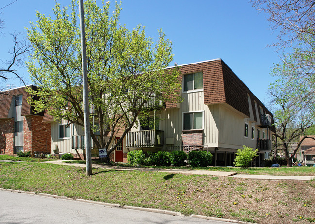 Eastview Apartments in Lawrence, KS - Foto de edificio - Building Photo