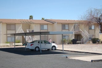 Desert Sun Apartments in Bullhead City, AZ - Foto de edificio - Building Photo
