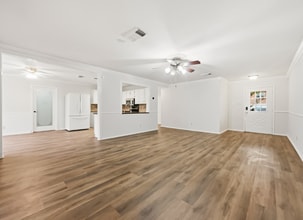 6555 Beech Trail Dr in Converse, TX - Foto de edificio - Building Photo