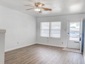 4915 6th St in Lubbock, TX - Building Photo - Building Photo