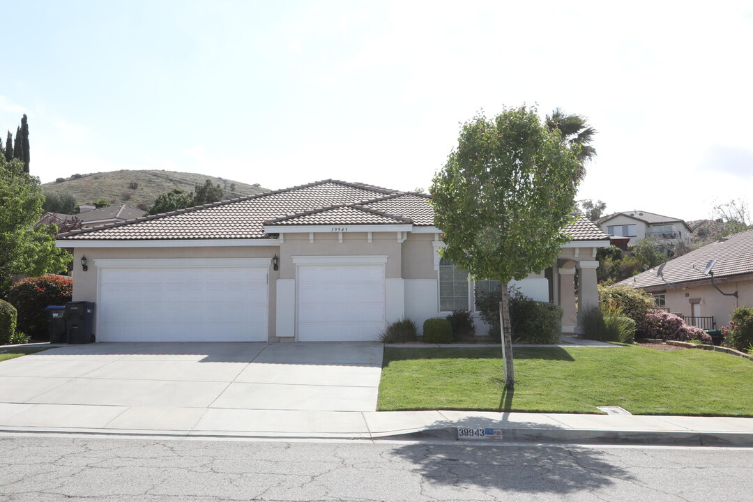 39943 Capland Dr in Palmdale, CA - Building Photo