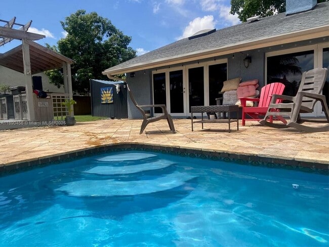 960 Bayberry Point Dr